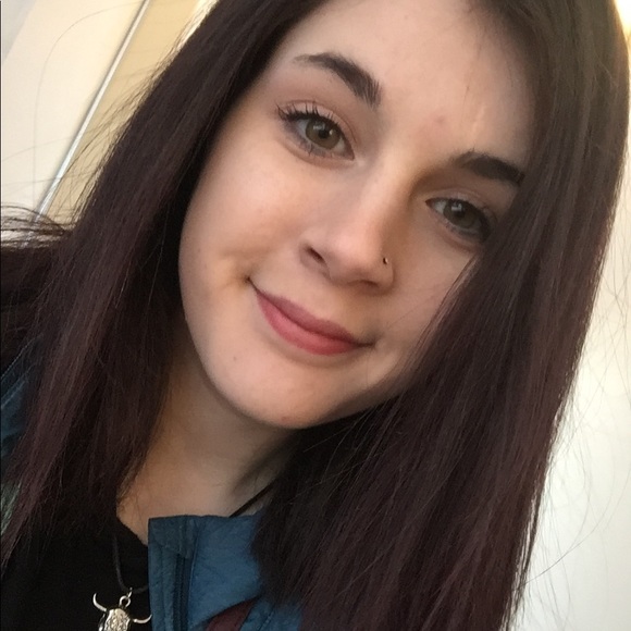 Meet your Posher, Courtney - Picture 1 of 1